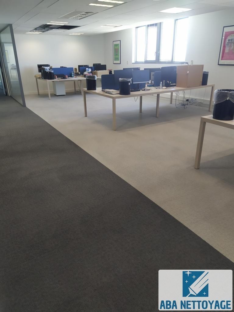 Moquette de bureau après nettoyage