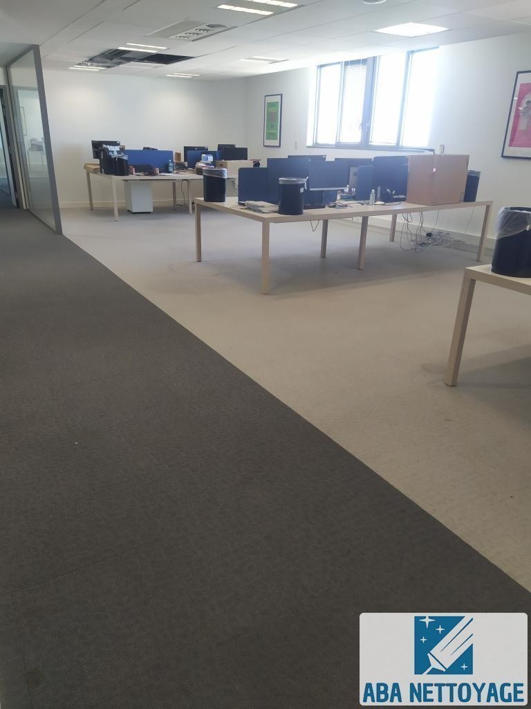 Open space, moquette propre